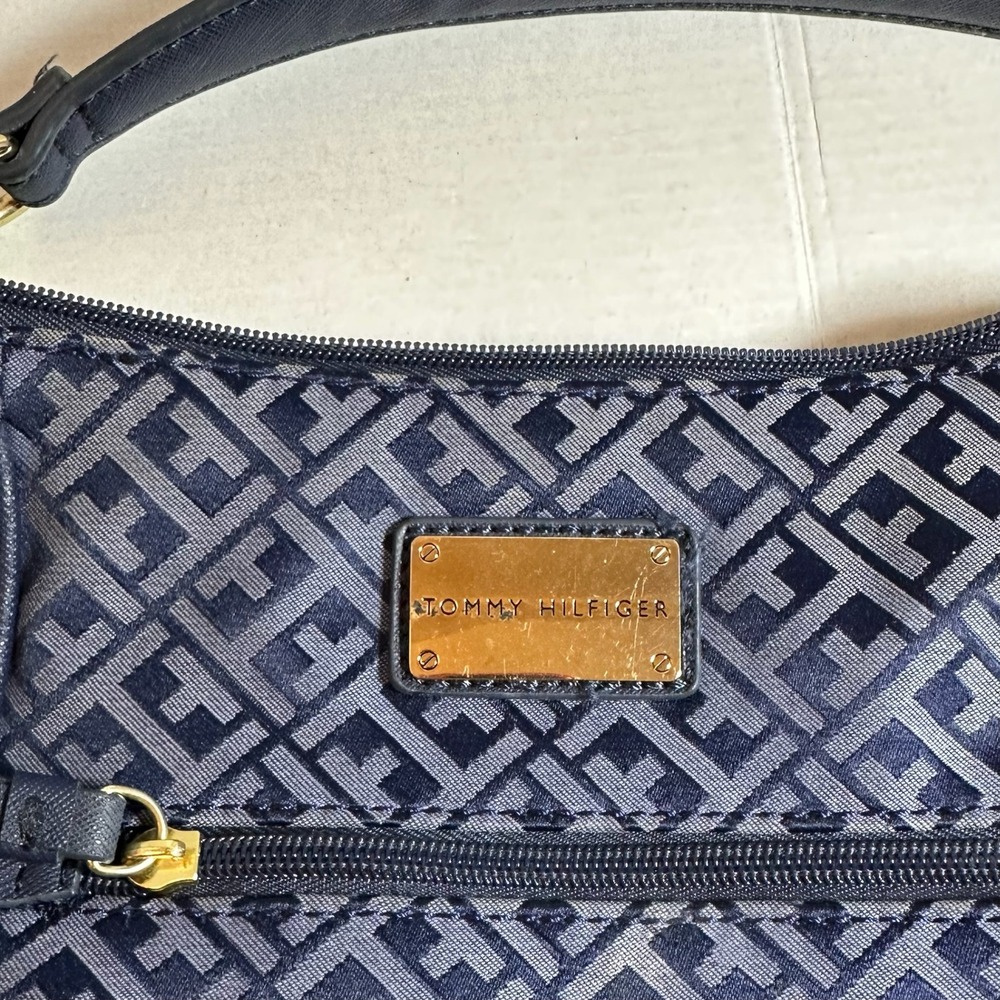Tommy Hilfiger Hobo Bag Womens Medium Navy Silver Monogram Jacquard - Picture 2 of 5
